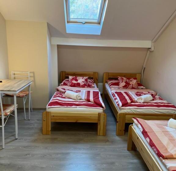 标准三人间, Kiskakas étterem