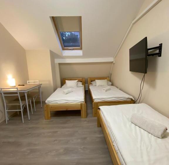 标准三人间, Kiskakas étterem