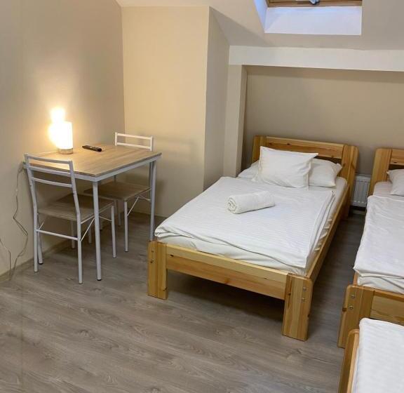 标准三人间, Kiskakas étterem