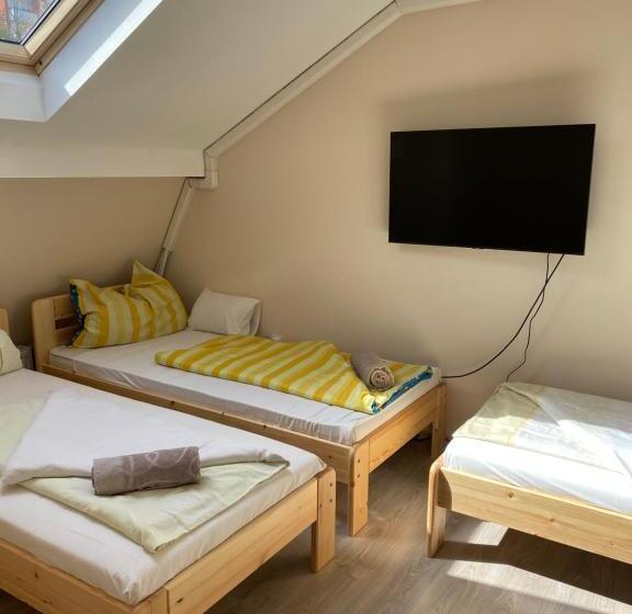 标准三人间, Kiskakas étterem