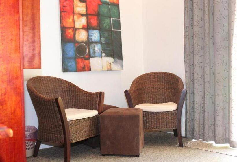 デラックスルーム, Sir Roys Guest House