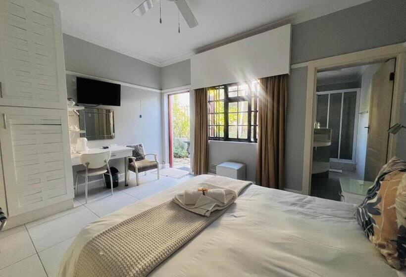 スタンダードルーム, Sir Roys Guest House