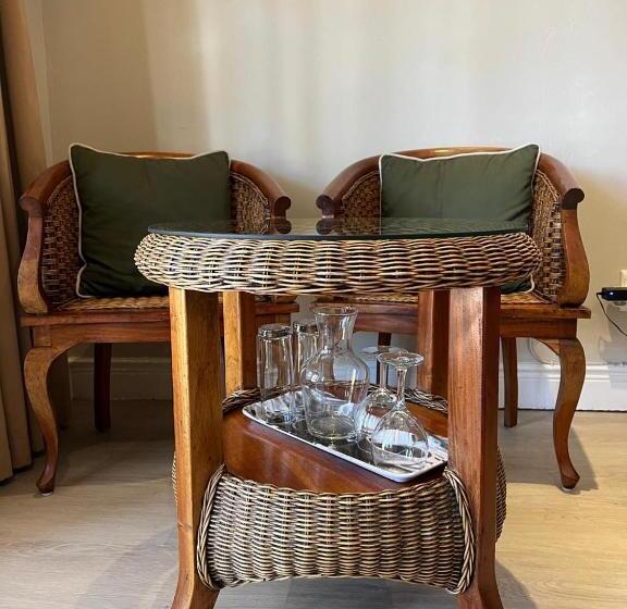 プールビュースタンダードルーム, Sir Roys Guest House