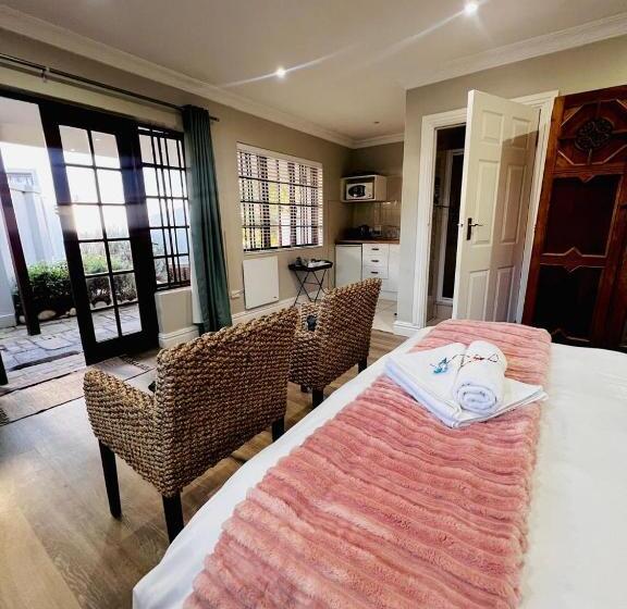 스탠다드 트리플 룸, Sir Roys Guest House