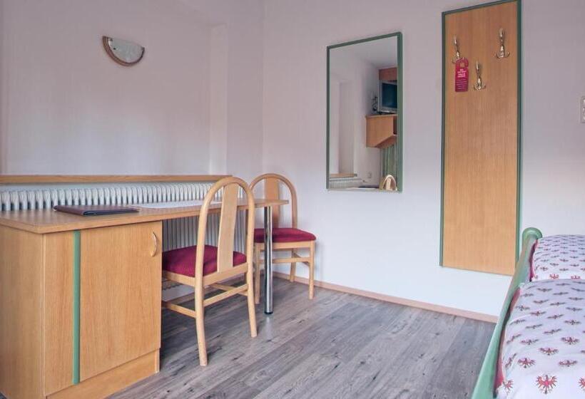 غرفة قياسية مزوَّدة بشُرفة, Pension Aloisia