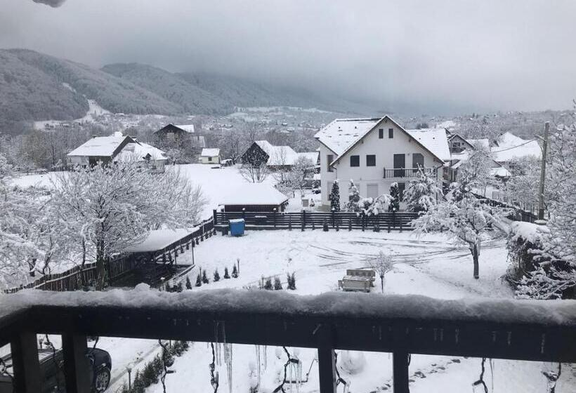 غرفة عائلية, Pensiunea Cerbul Carpatin