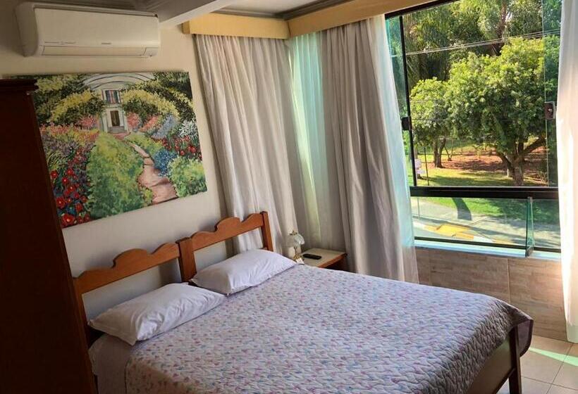 StandaardKamer, Pousada Das águas