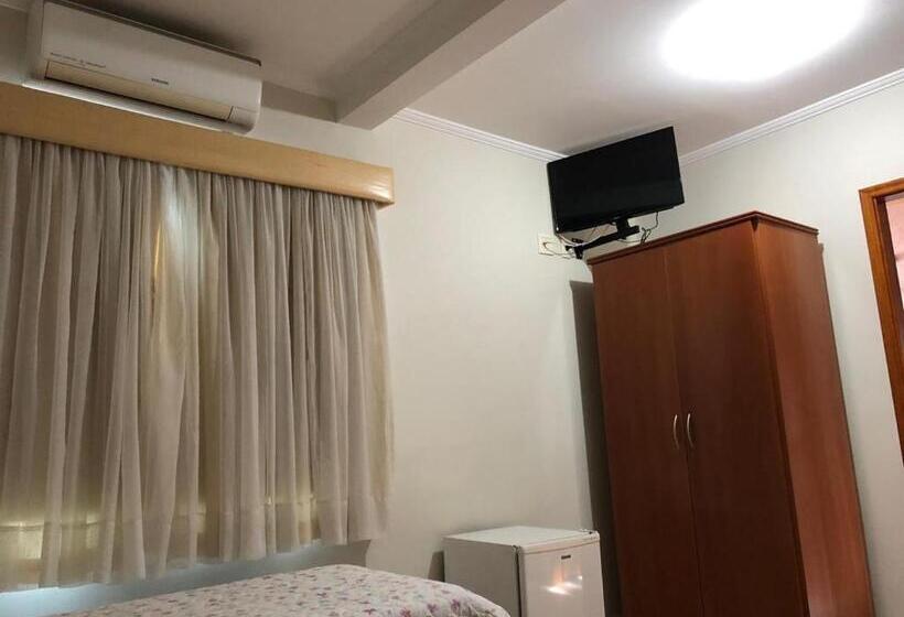 StandaardKamer, Pousada Das águas