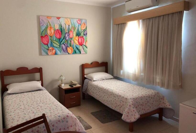 StandaardKamer, Pousada Das águas