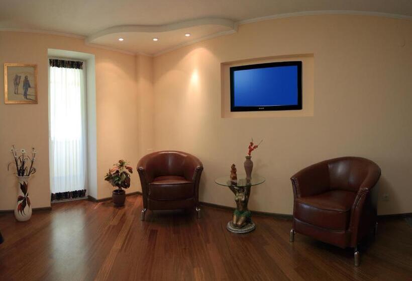 سوییت جونیور, Maxima