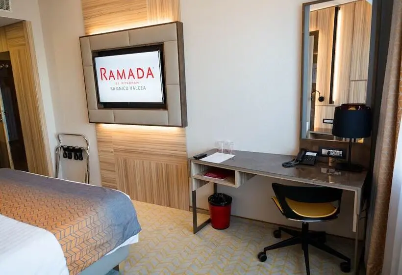 ダブルベッドスタンダードルーム, Ramada By Wyndham Ramnicu Valcea
