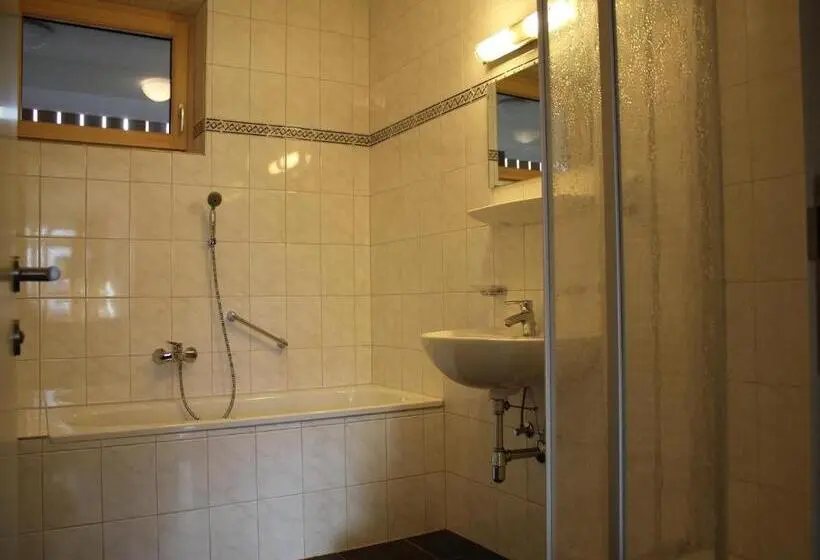 Huoneisto 2 Makuuhuonetta, Gästehaus Braunegger