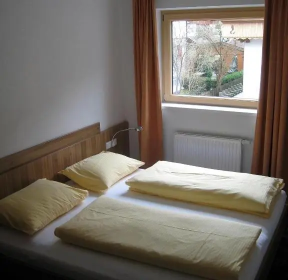 Huoneisto 2 Makuuhuonetta, Gästehaus Braunegger