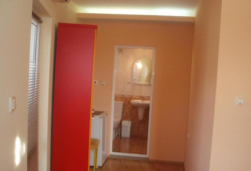 标准间, Mania Guest House