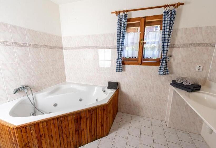 סוויטה, Penzion Pod Pralesem