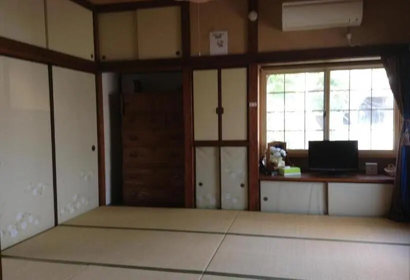 バス共有のスタンダードルーム, Wataya Inn