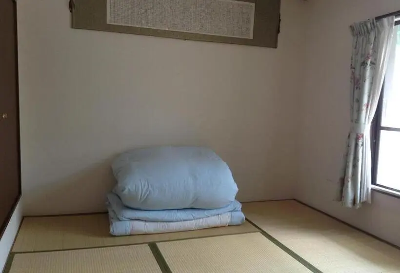 バスルーム共有のトリプルスタンダード, Wataya Inn