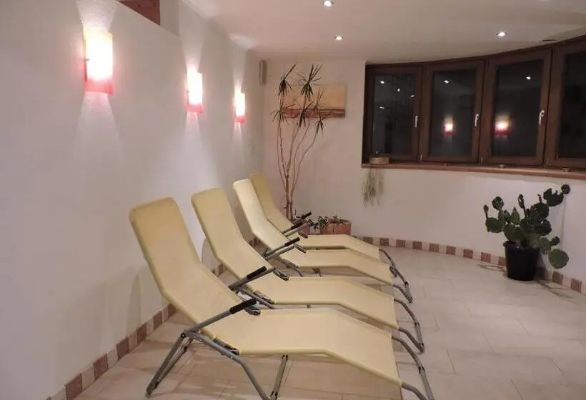 2 Bedroom Apartment with Balcony, Pension Wallnöfer