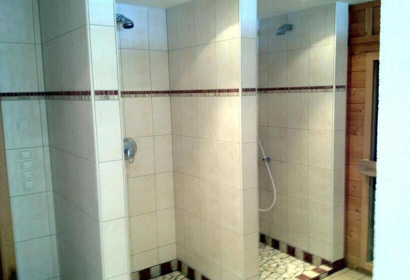 דירת שני חדרים עם מרפת, Pension Wallnöfer