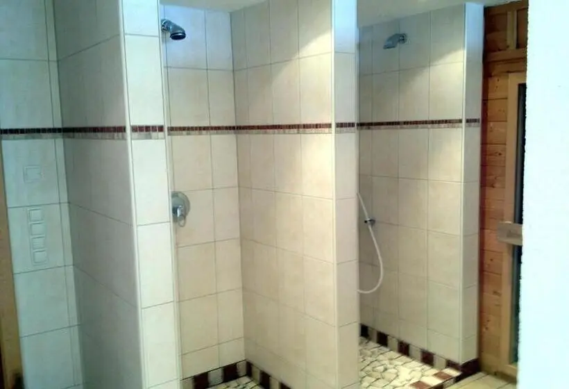 2 Bedroom Apartment with Balcony, Pension Wallnöfer