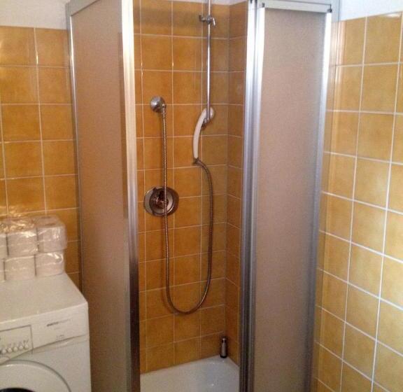 דירת שני חדרים עם מרפת, Pension Wallnöfer