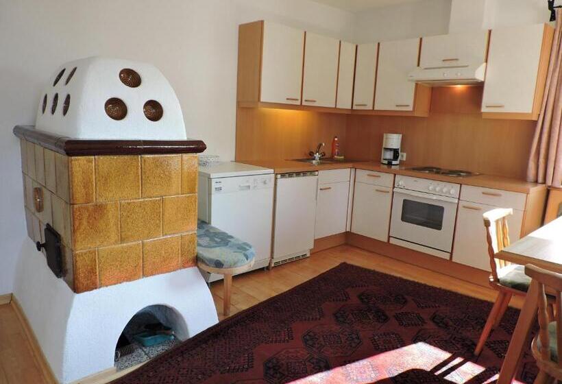 דירת שני חדרים עם מרפת, Pension Wallnöfer