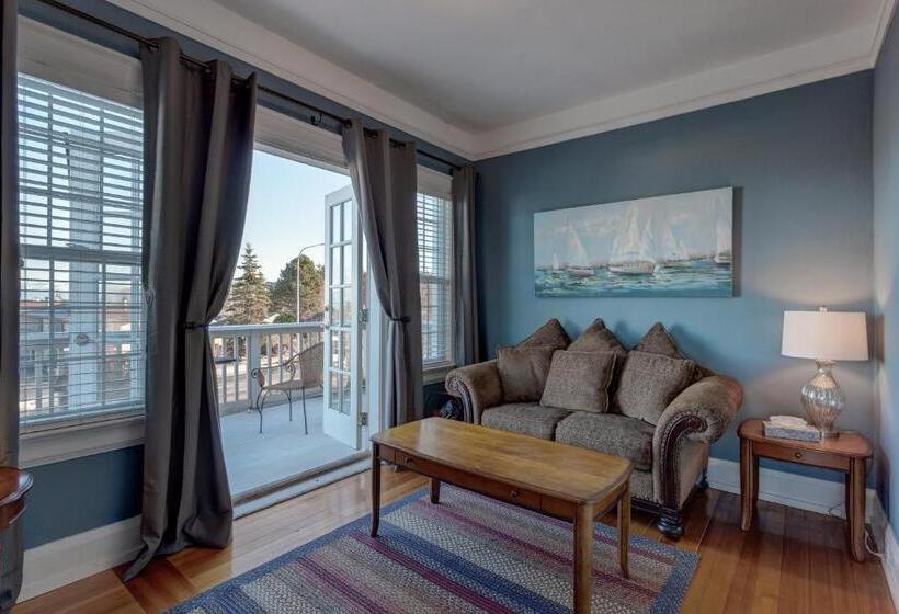 디럭스 룸 킹사이즈 침대, Nantucket Inn  Anacortes