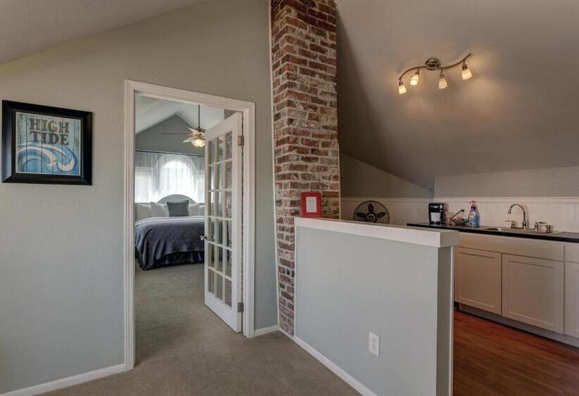 Люкс, Nantucket Inn  Anacortes