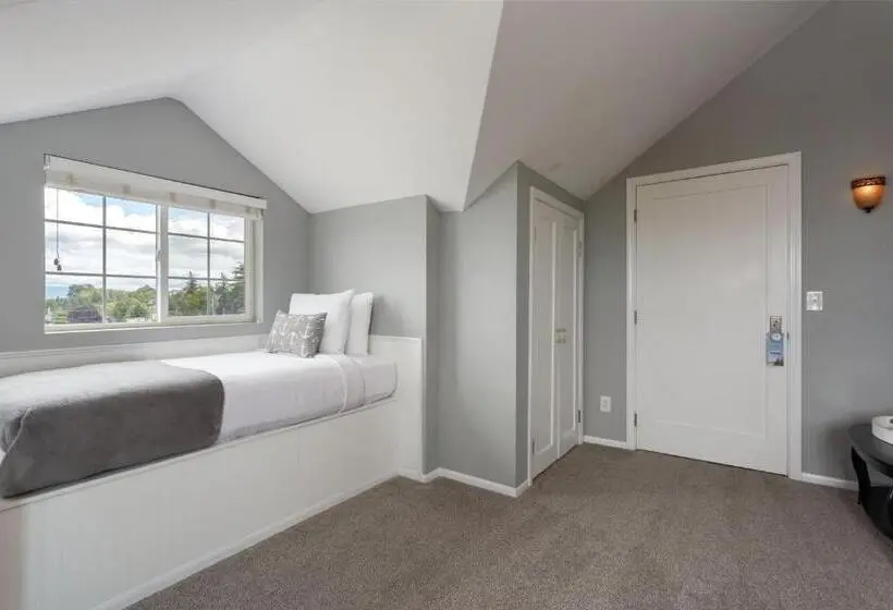 Deluxe Kolmen Hengen Huone Näkymä, Nantucket Inn  Anacortes