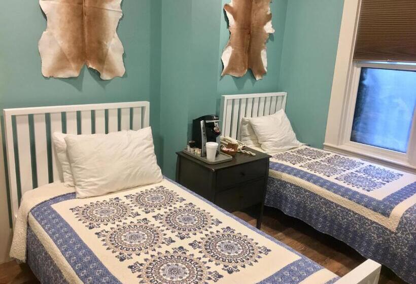 디럭스 룸, The Groveland