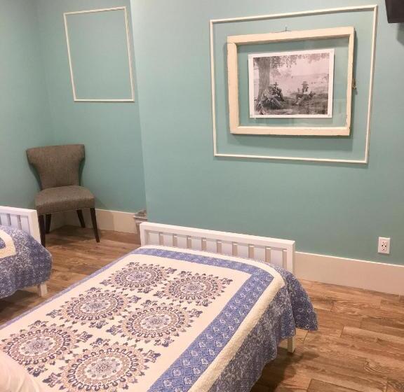 디럭스 룸, The Groveland