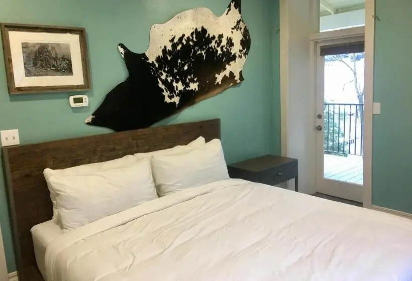 キングサイズベッドのデラックスルーム, The Groveland