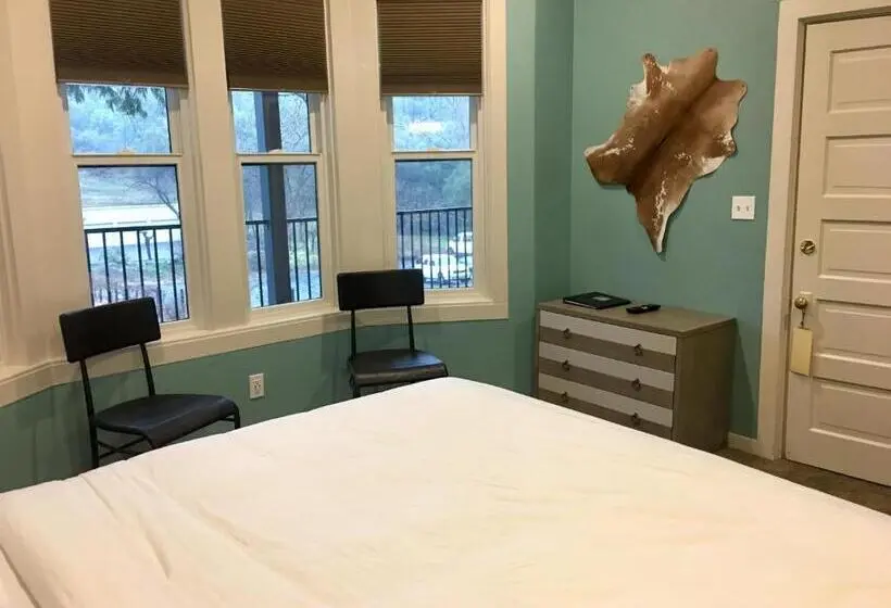 キングサイズベッドのデラックスルーム, The Groveland
