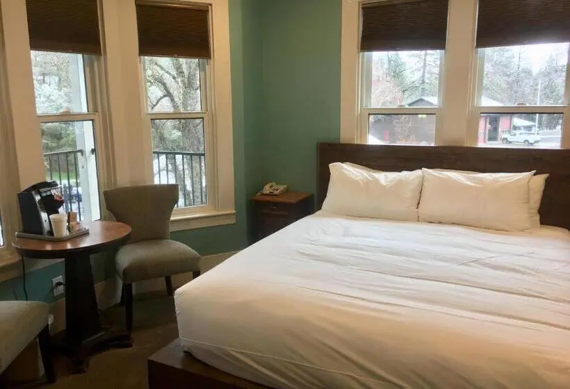 キングサイズベッドのデラックスルーム, The Groveland
