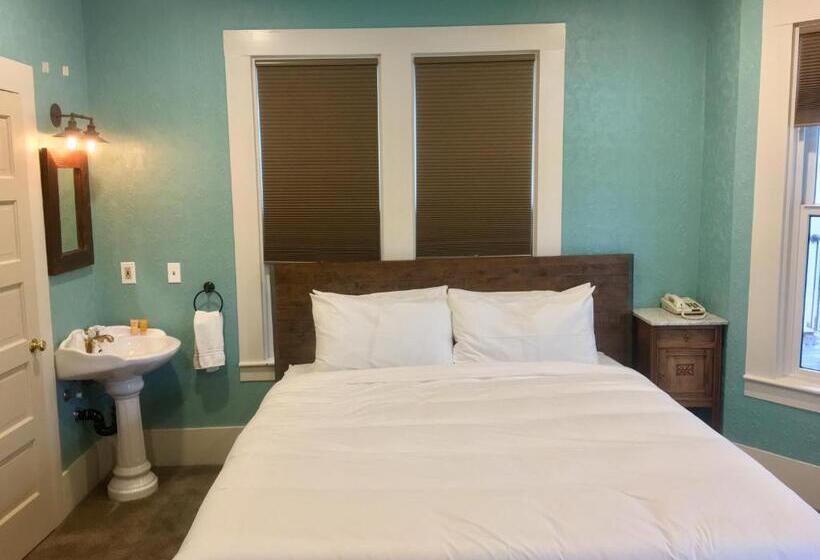 스탠다드 룸 킹사이즈 침대, The Groveland