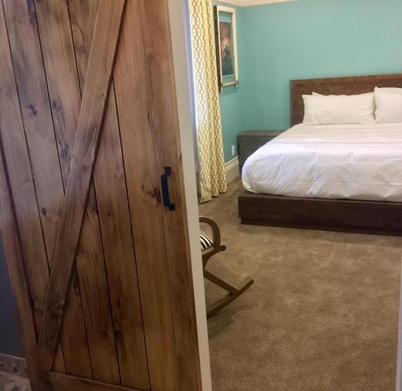 스위트 킹사이즈 침대, The Groveland