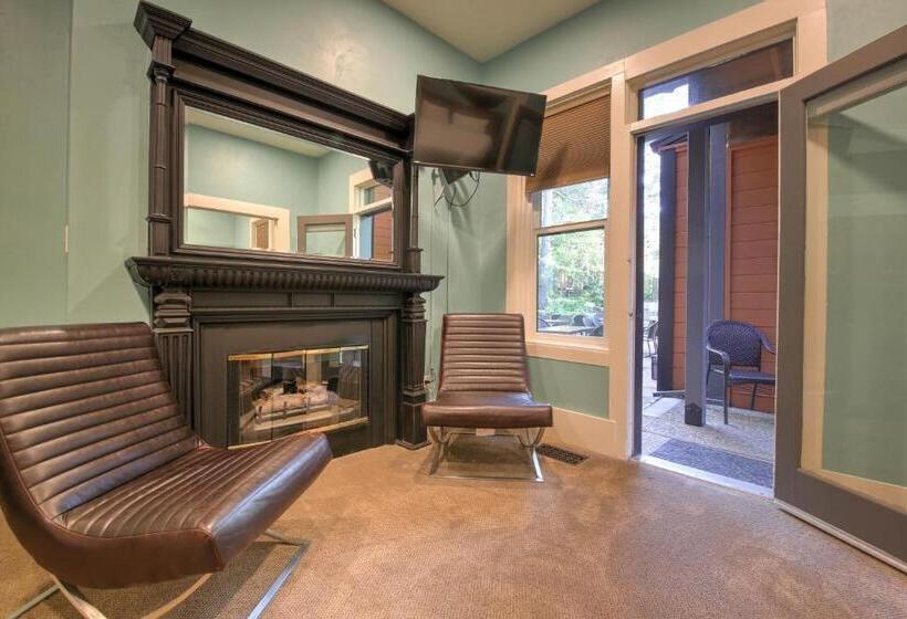 패밀리 스위트, The Groveland