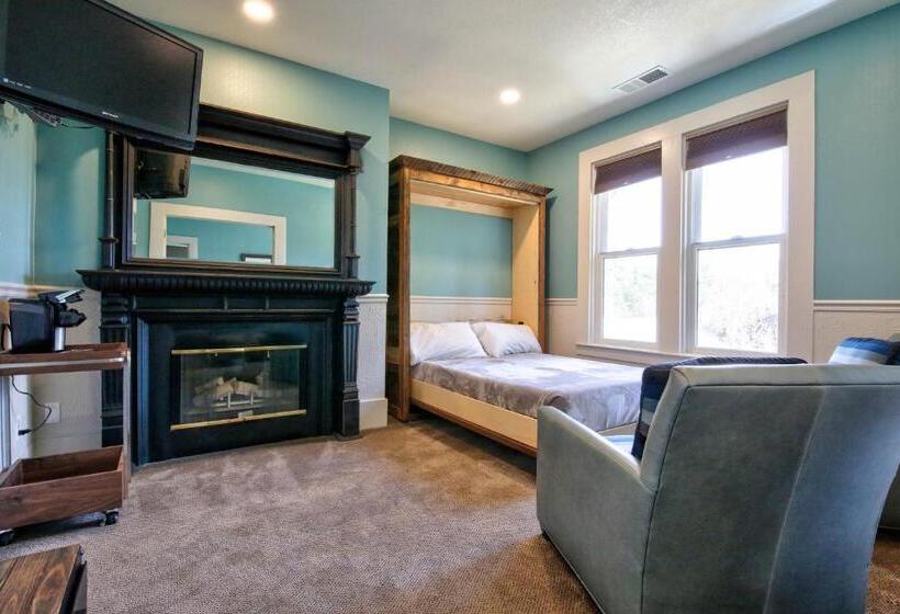 패밀리 스위트, The Groveland