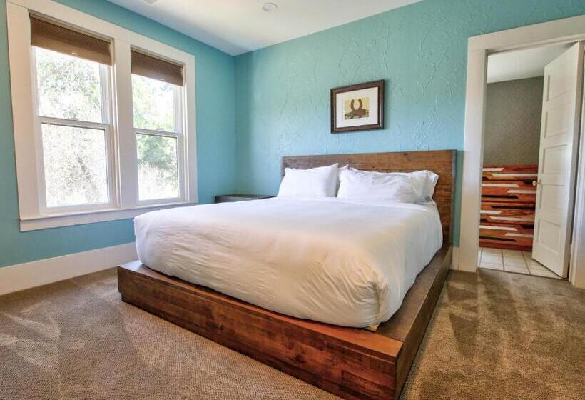 패밀리 스위트, The Groveland