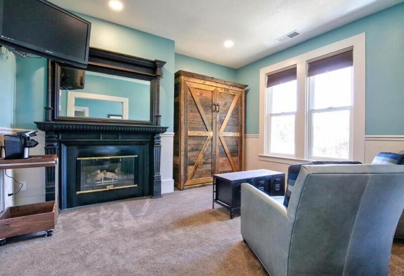 패밀리 스위트, The Groveland