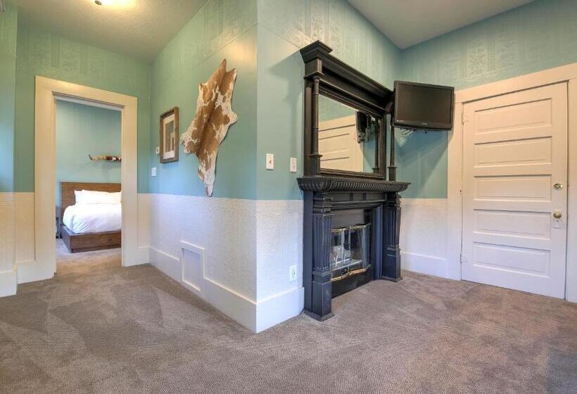 스위트 도시 전망, The Groveland