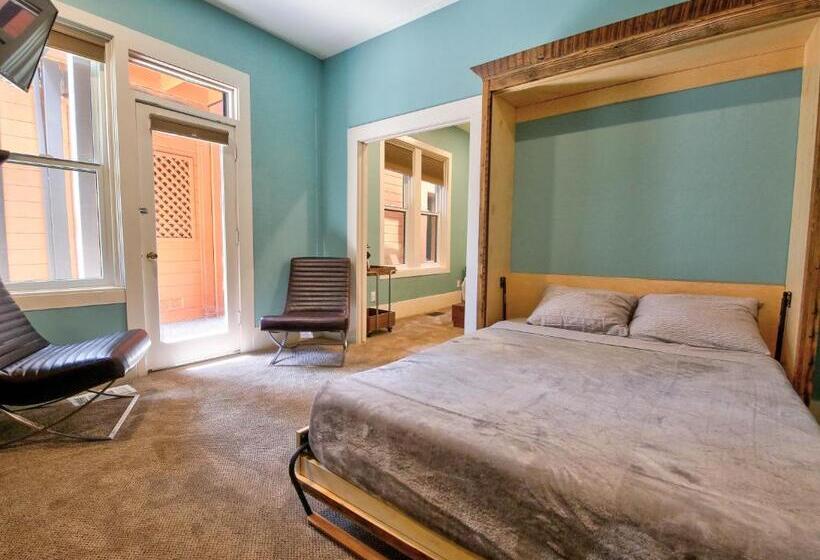 패밀리 스위트, The Groveland