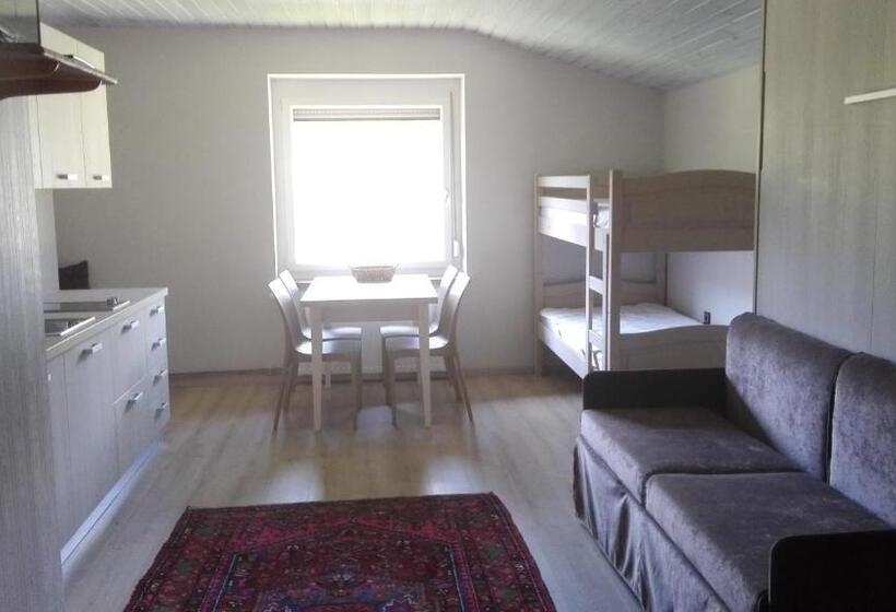 סטודיו משפחתי, Frühstückspension Helmut Koffler