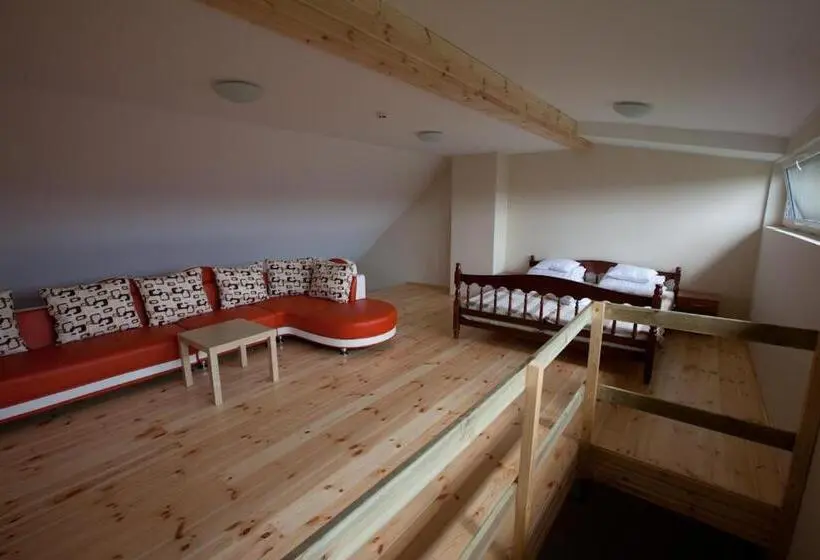 اتاق لوکس خانوادگی, Love Island 2