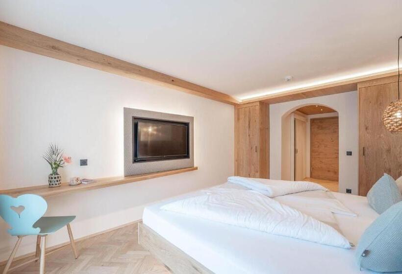 غرفة قياسية مزوَّدة بشُرفة, Löckerwirt