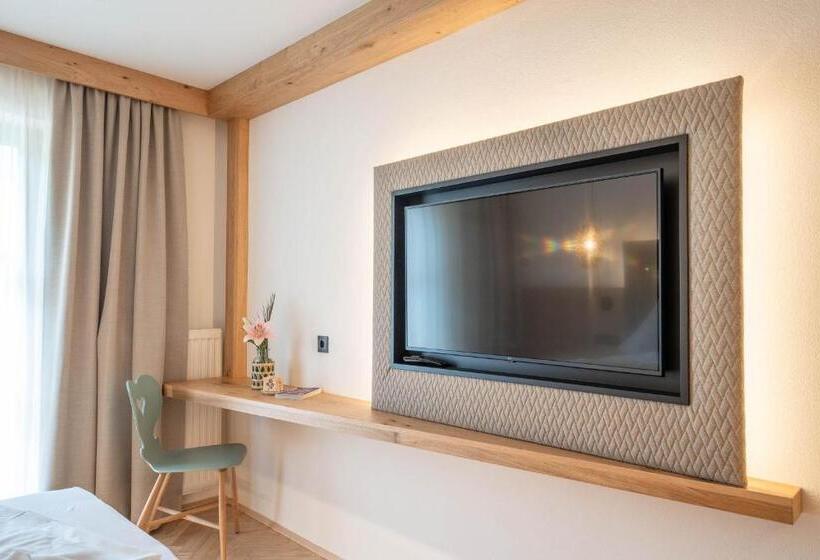 غرفة قياسية مزوَّدة بشُرفة, Löckerwirt