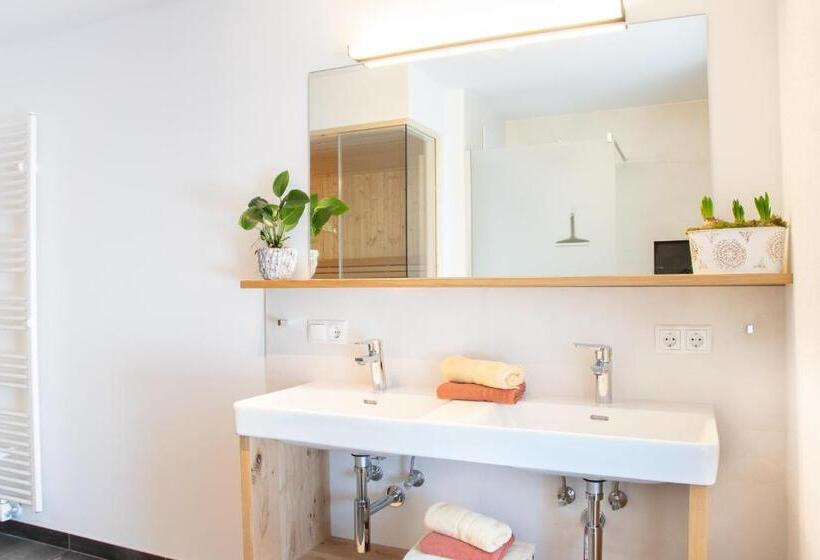 شقة سوبريور غرفة واحدة, Löckerwirt