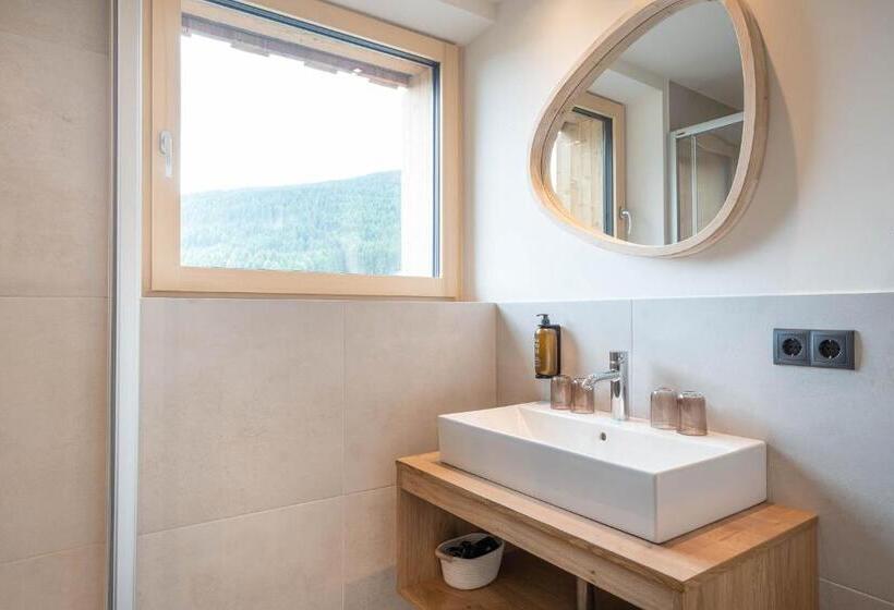 غرفة عائلية, Löckerwirt