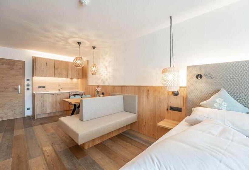 إستديو عائلى, Löckerwirt