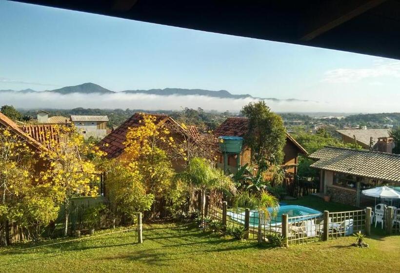 Pokój Klasyczny Czteroosobowy, Pousada Capitao Cook